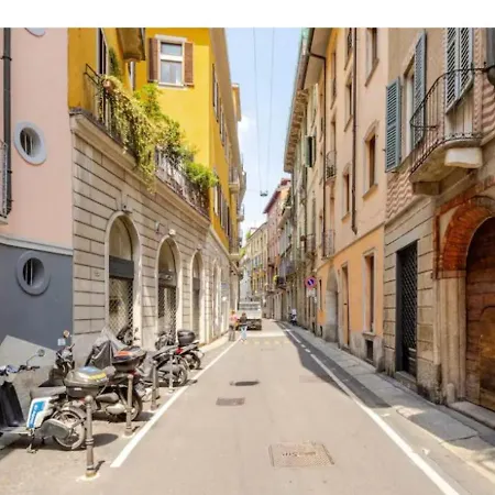 Apartment San Babila Loft Esclusivo With Parking Milan